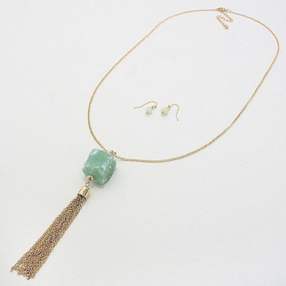 Mint green natural quartz tassel necklace NWT